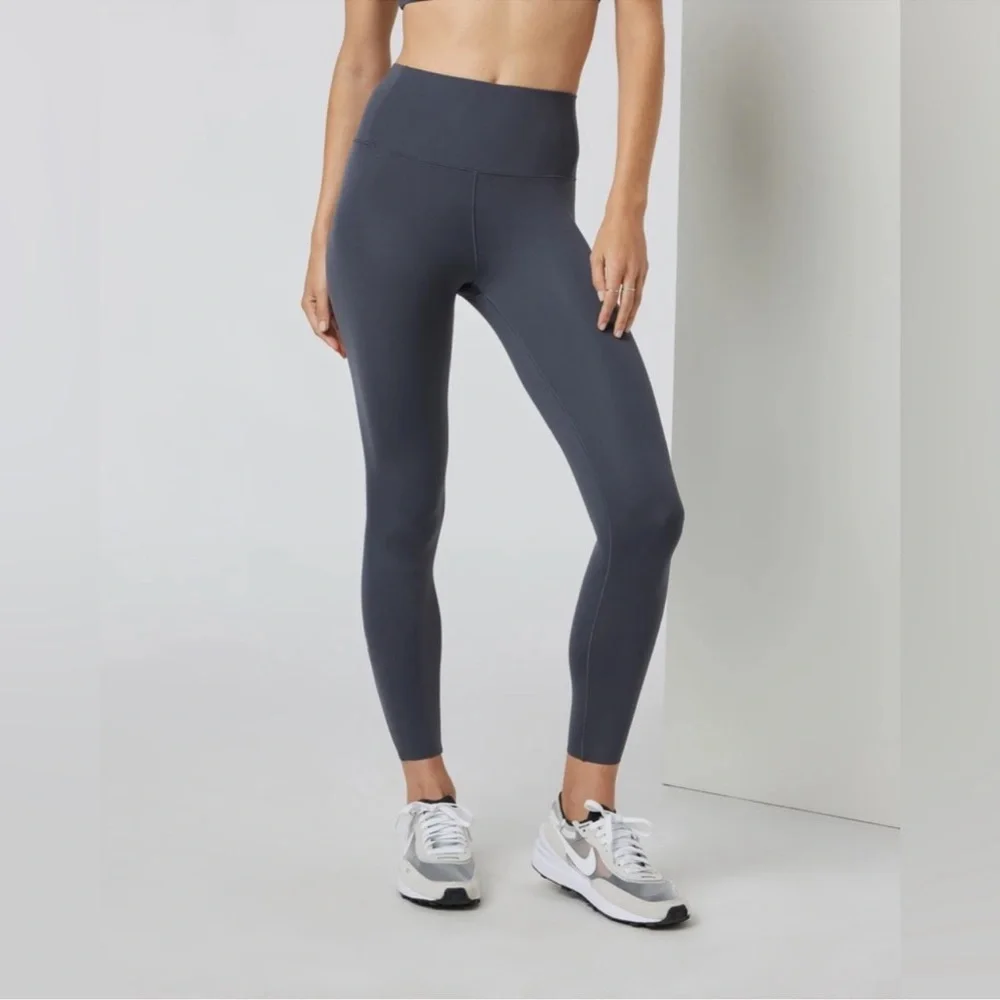 Vuori Women's Charcoal Leggings - Picture 2 of 6